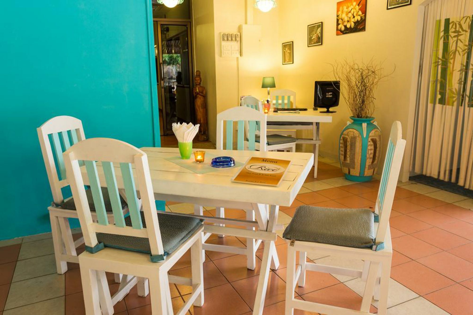 Rice Rooms And Restaurant Ката-Бич Экстерьер фото