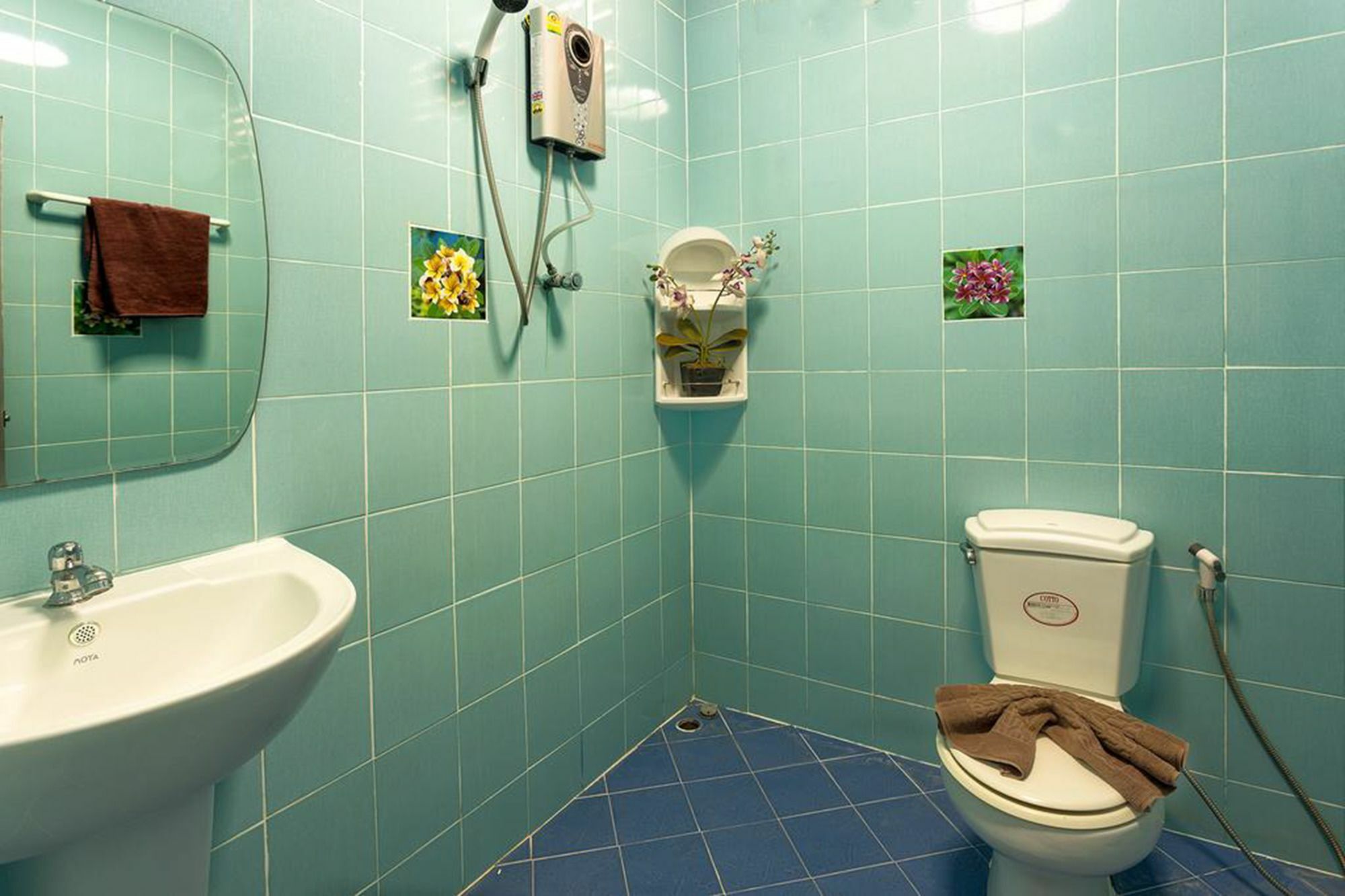 Rice Rooms And Restaurant Ката-Бич Экстерьер фото