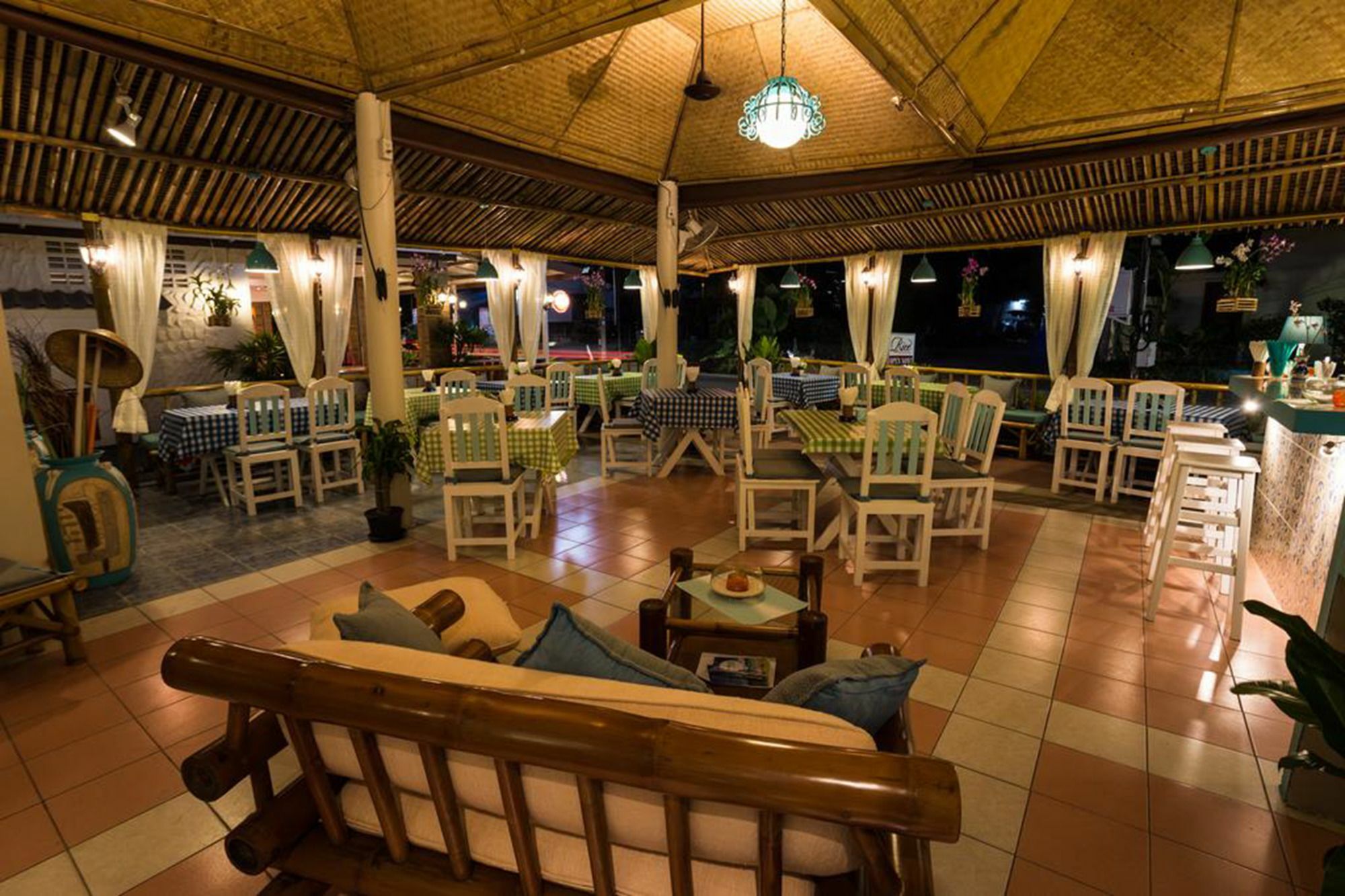 Rice Rooms And Restaurant Ката-Бич Экстерьер фото